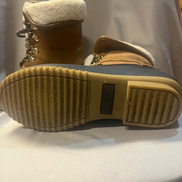 Tommy Hilfiger Brown and Navy Ankle Boots with Faux Fur Lining - Picture 4 of 7